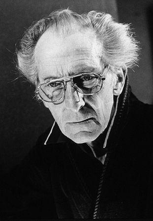 Peter Cushing image