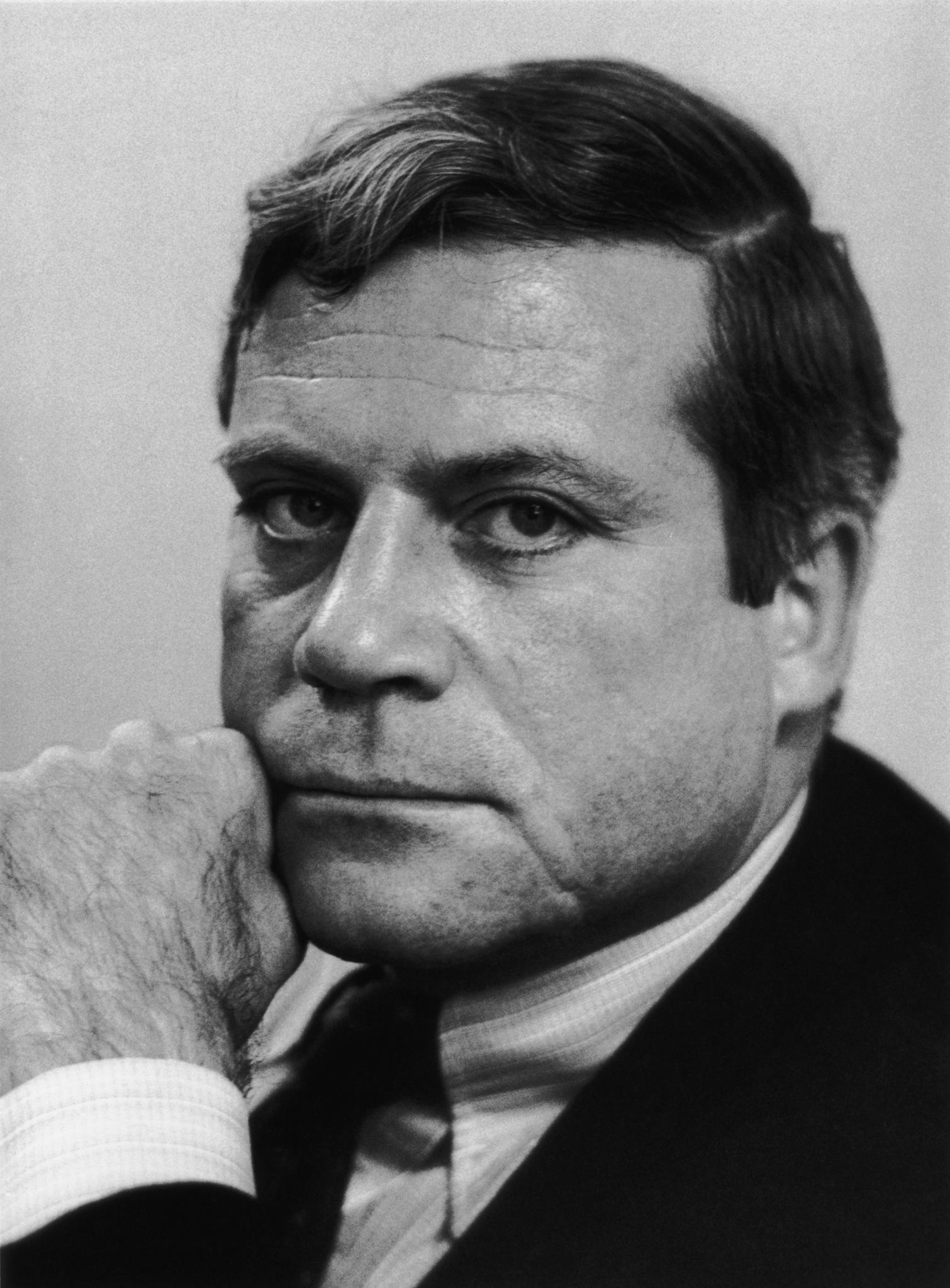 Oliver Reed image