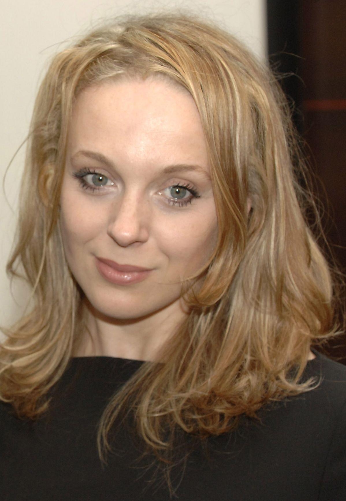 Amanda Abbington image