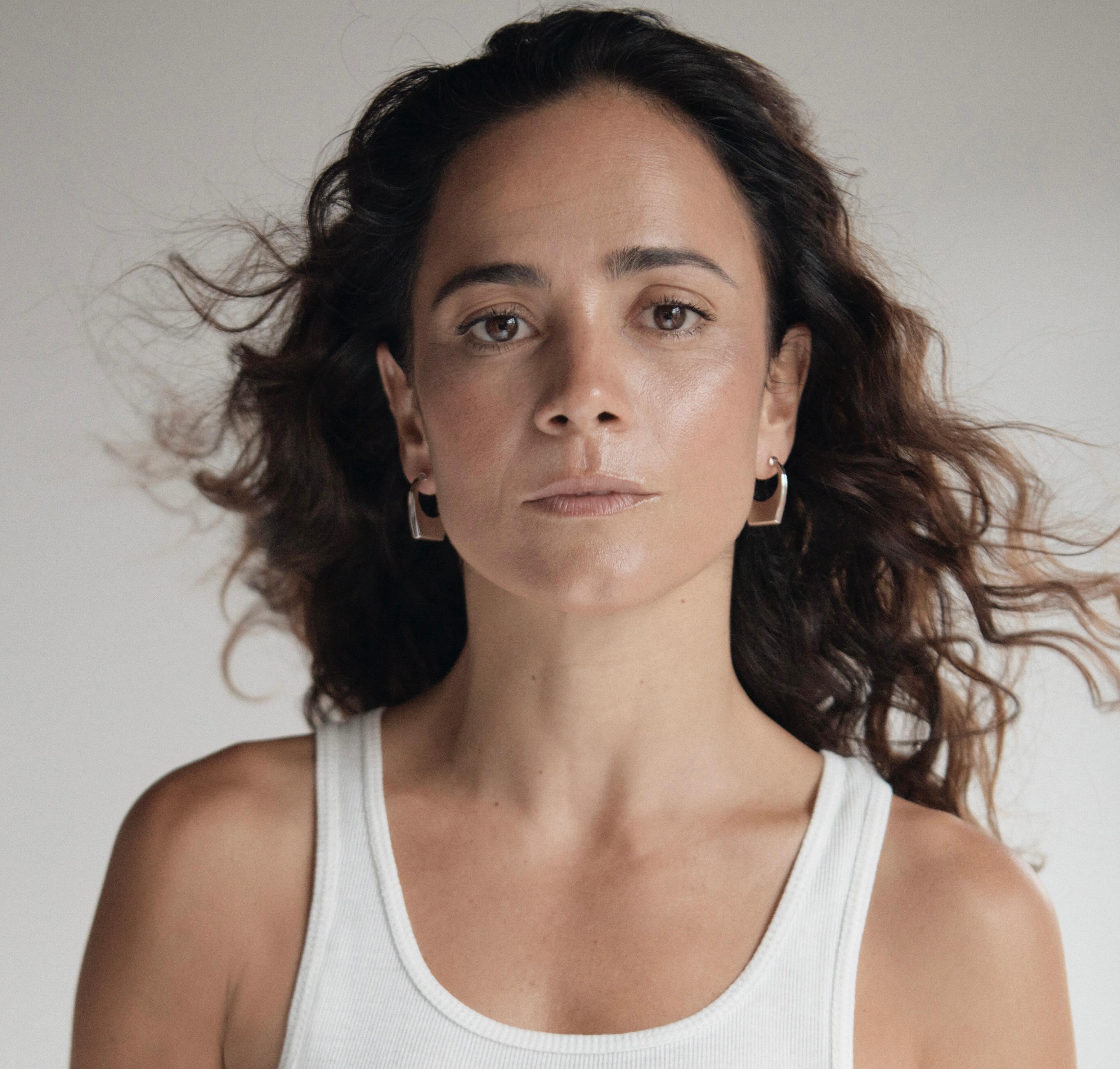 Alice Braga image